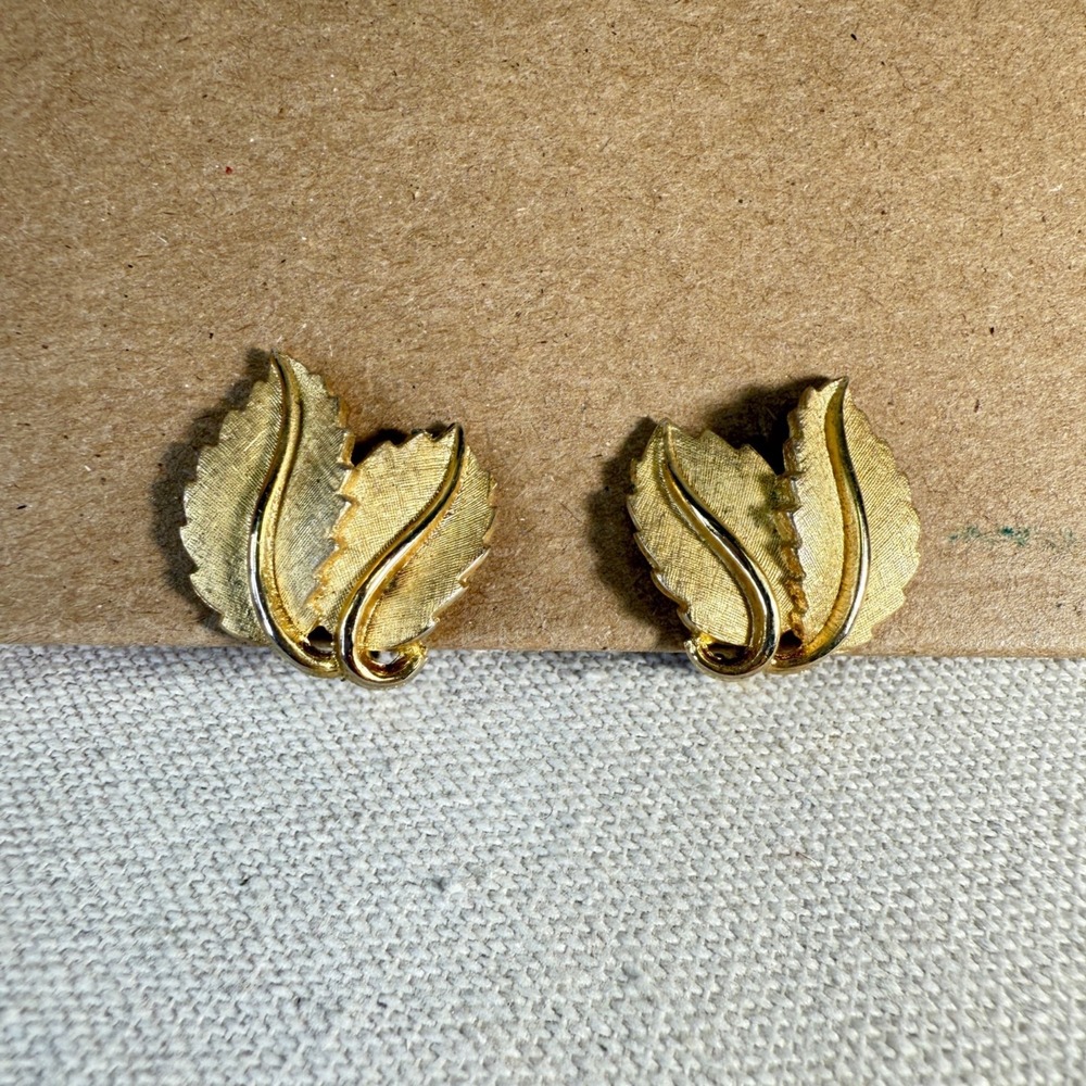 Vintage Crown Trifari Earrings Gold Tone Clip On MCM Classic Leaves